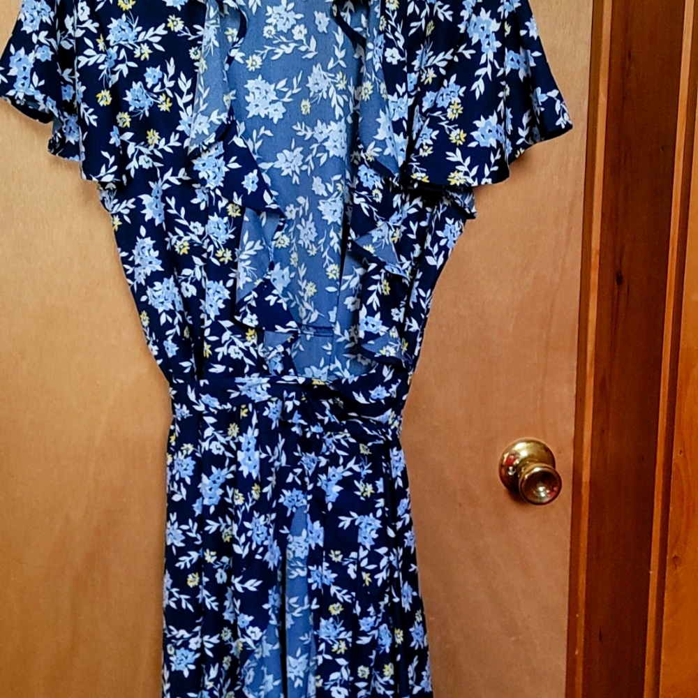 Women's wrap around dresd